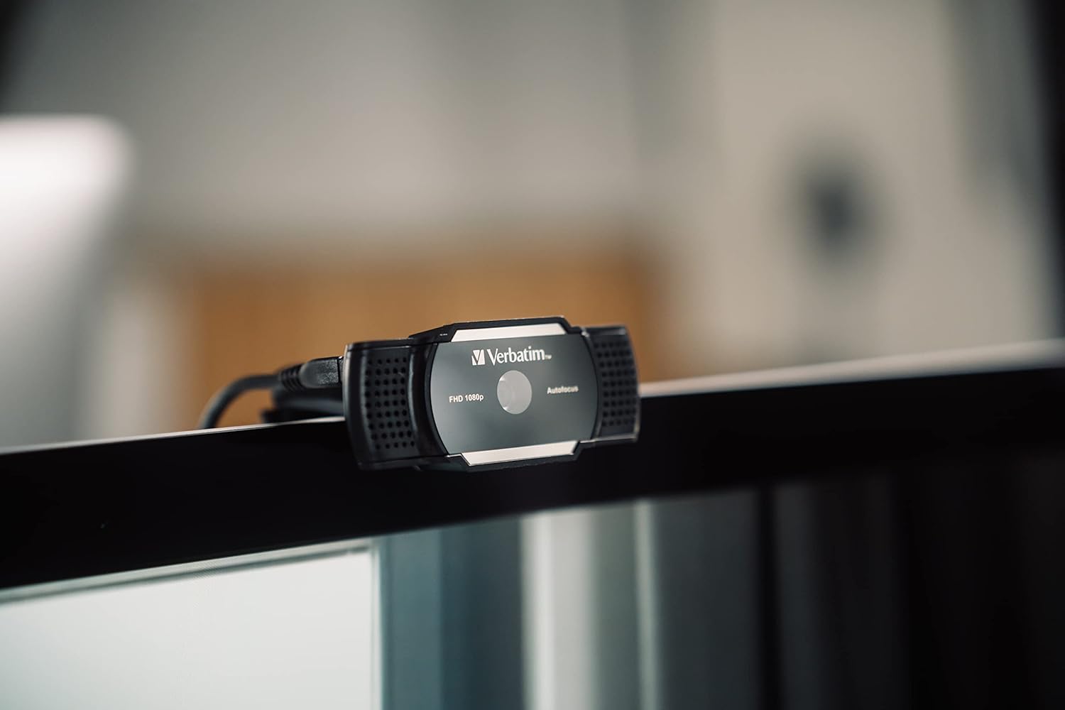 Verbatim Webcam mit Mikrofon, externe Kamera für Computer oder Laptop mit Full HD 1080 p Autofokus, für Video-Calls im Homeoffice oder als Streaming Cam – Bild 4