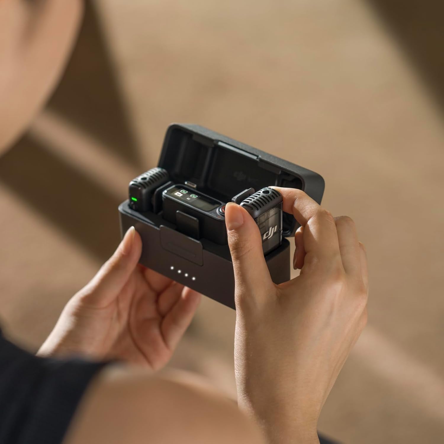 Streaming-Equipment - DJI Mic 2 (2 Transmitters + 1 Receiver + Charging Cradle) Wireless Lavalier Microphone Bluetooth Microphone for Camera Mobile Phone Vlog Noise Reduction 48KHz Internal 32-Bit Float Recording 250m Range – Bild 9