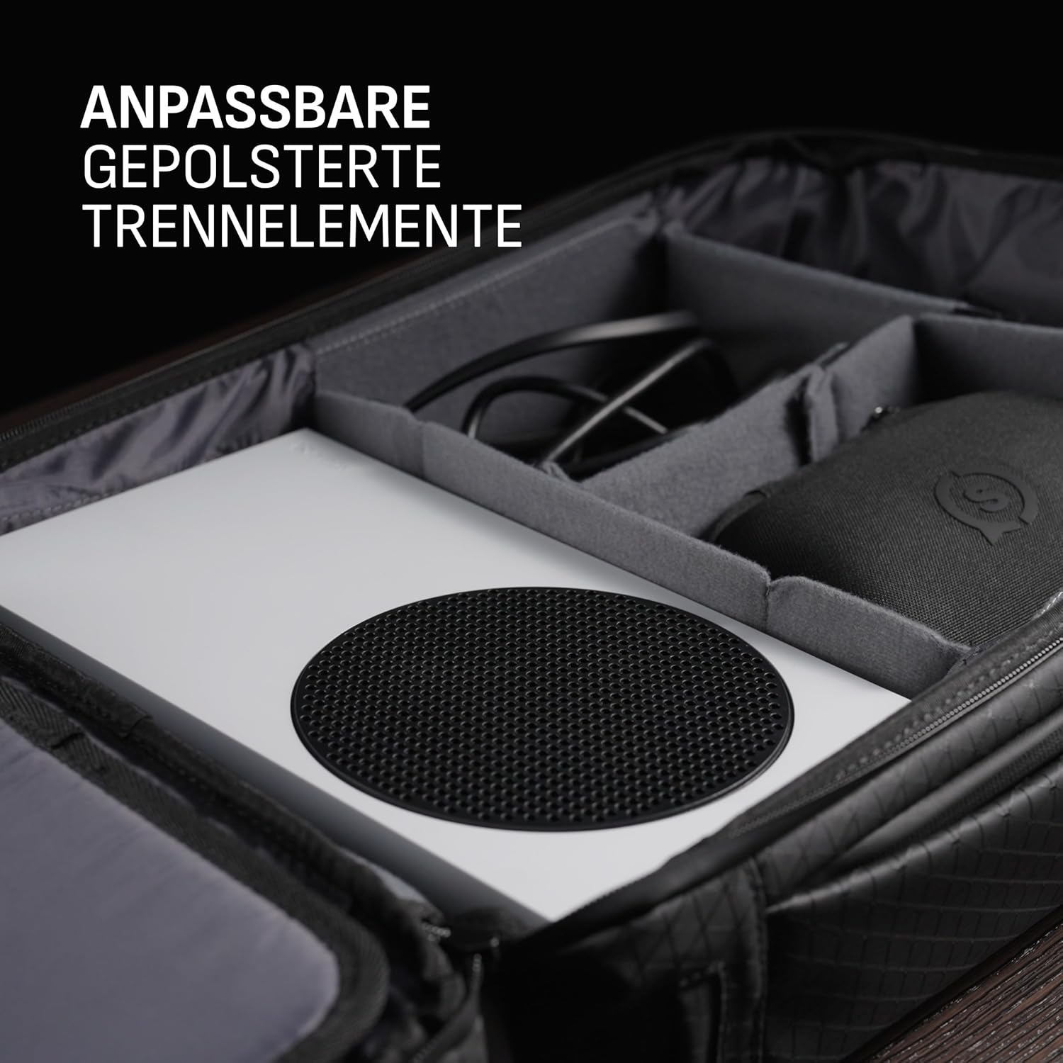 Gaming Consoles & Controllers - SCUF Loadout Gaming Backpack - Fits 17 Inch Laptop, Notebook, Tablet, 18.7L Storage, Water Resistant Fabric, Compartment Divider, Fits Controller, Playstation 5, Xbox Series S Consoles – Bild 4