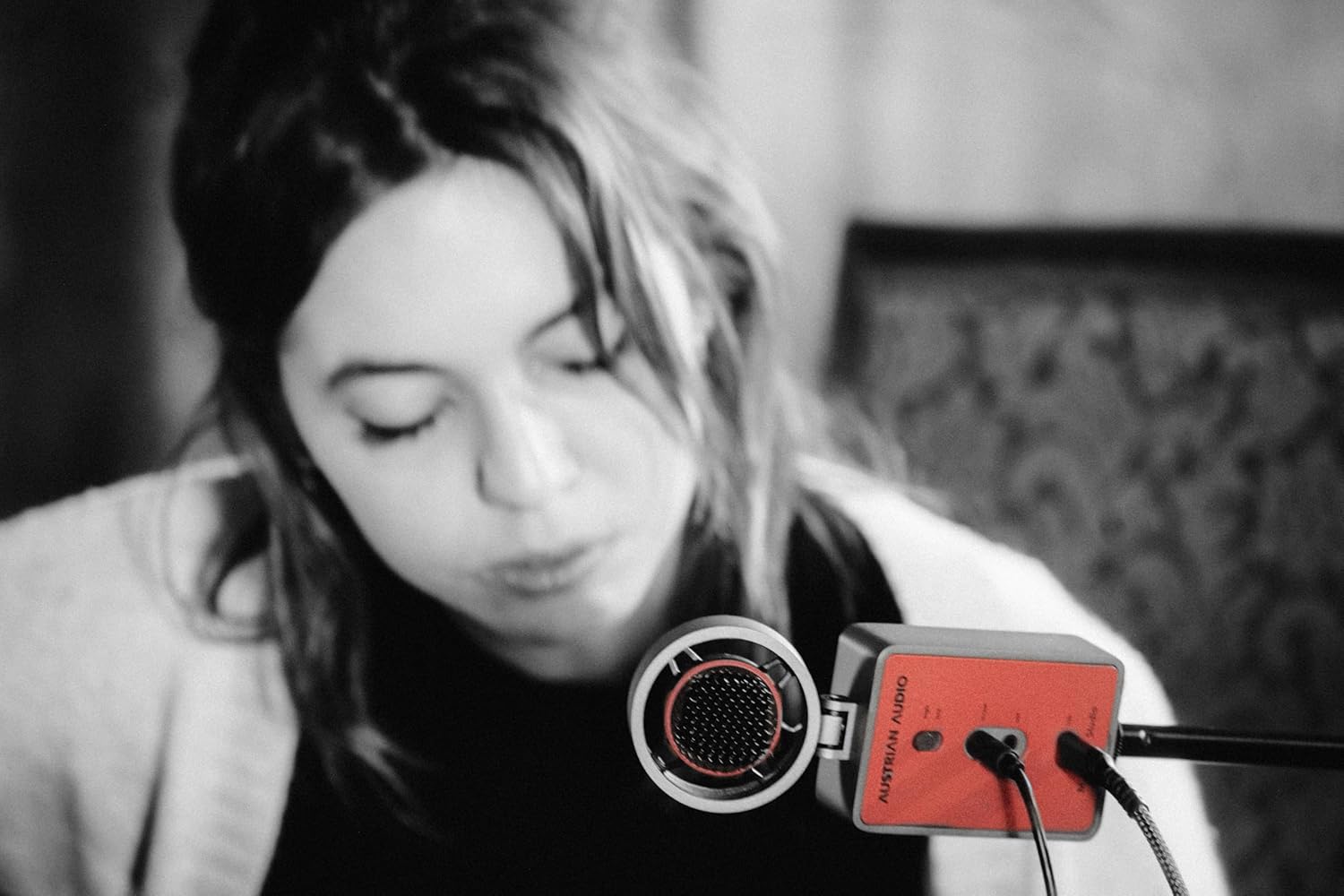 Streaming-Equipment - Austrian Audio | MiCreator Studio | Studio Condenser Microphone & USB-C Audio Interface | Plug and Play, 48kHz/24-bit, Max 130dB SPL, 2x In/Out, Direct Monitoring, Swivel Head – Bild 7